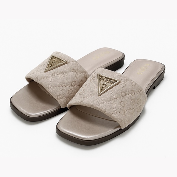 NWOB GUESS Pink Quilted Logo Slide Sandals Slip-On Comfort Size 9 Gold Accent - Picture 1 of 9